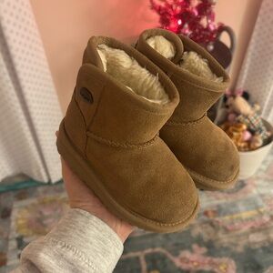 UGG Jona boots size 6 toddler